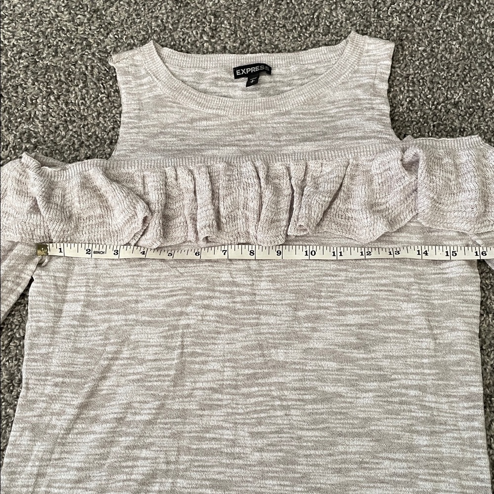 Express Ruffle Cold Shoulder Top - Picture 5 of 8